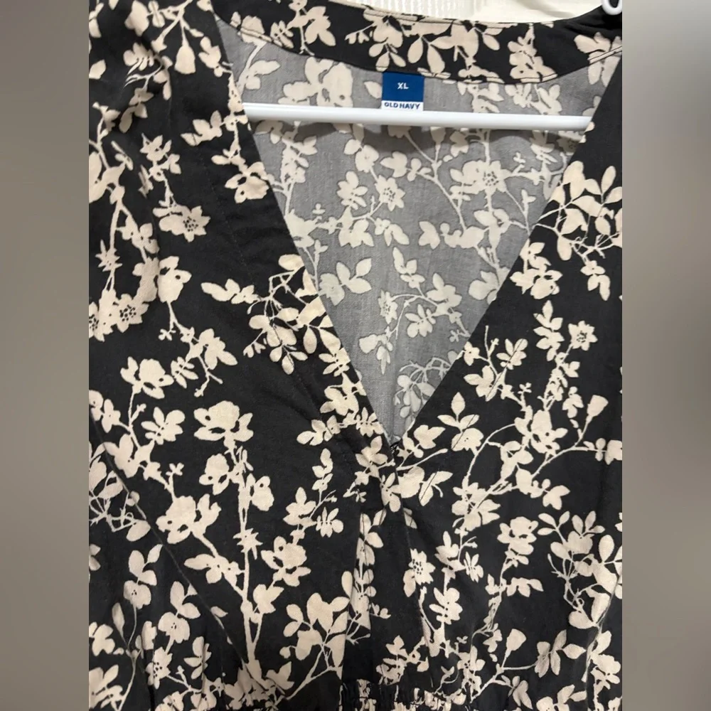 *Old Navy Black and Cream Floral Puff Sleeve Smocked Peplum Hem XL Blouse #IR
